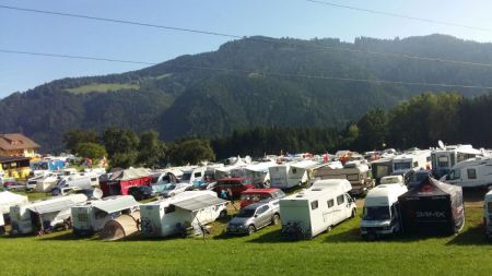 Bei Camping PINK genießen alle Fans zahlreiche Vorteile, die das Motorsport-Wochenende zu einem einzigartigen Erlebnis machen!