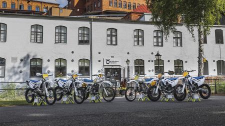 Die Heritage-Motorräder bieten serienmäßig echte Motocross- sowie Enduro-Performance und sind wie gewohnt in der Weltspitze zu Hause.