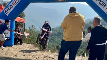 Mit einem sensationellen P4 zeigt Mike beim Sky Race heute auf und arbeitet sich an die Spitze!