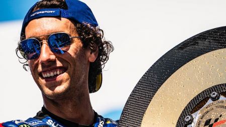 Rins holt auf Suzuki den Sieg vor Marquez auf Honda und Bagnaia auf Ducati.