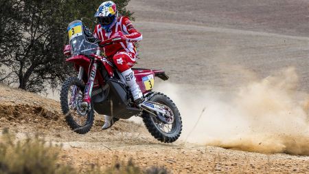 Mit einem Auge auf den ultimativen Preis - die Trophäe der FIM World Rally-Raid Championship 2022 - navigierte Sunderland mit Präzision durch die felsigen Pisten Südspaniens und lieferte ein starkes Ergebnis, um die letzte Runde auf die bestmögliche Weise zu beginnen.