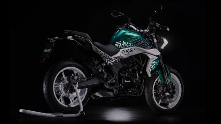 Auf der EICMA 2022 stellt Benelli die Tornado Naked Twin 500 vor.