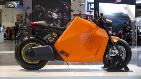 Auf der EICMA 2022 ist auch ein chinesisches Start-up-Unternehmen vertreten, das sich in der Welt der Sportmotorräder etablieren will.