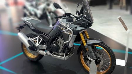 Die chinesische Kove 800X Super Adventure weckt die Neugier der Besucher der EICMA 2022.
