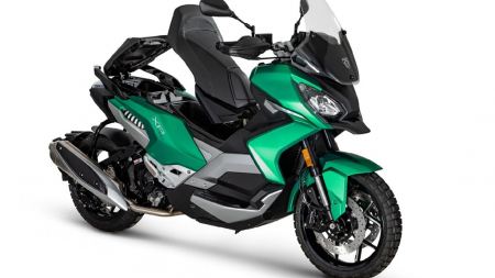 Mit dem XP400 markiert Peugeot Motocycles einen neuen Einstieg in das Segment der GT-Roller. 