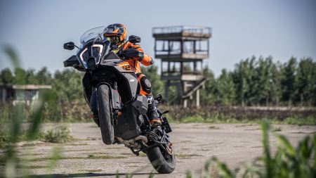 Mit der KTM 1290 SUPER ADVENTURE S haben Motorradfahrer die Möglichkeit über die bisherigen Grenzen hinauszugehen.