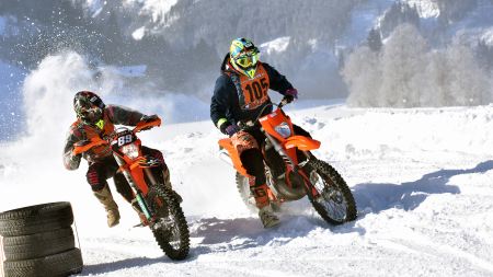 Die Wildkogel Trophy ist ein 77 Minuten langes Endurance Amateur Rennen mit verschiedenen Klassen für Motorschlitten
