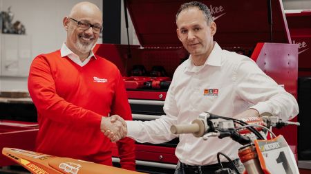 Die amerikanische Firma wird das Werksteam sponsern und mit technischen Akku- und Handwerkzeugen ausstatten, wenn es darum geht, seinen MX2-Titel zu verteidigen und den MXGP-Titel zu holen.