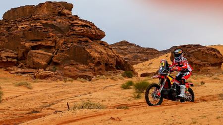 Daniel Sanders und Kevin Benavides holen sich auf KTM Platz 1 und 2 vor Skyler Howes auf Husqvarna - die Sensation: Walkner trotz Verletzung auf P9!
