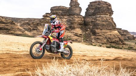 In der dritten Etappe der Rallye Dakar hat Daniel Sanders von Red Bull GASGAS Factory Racing den Etappensieg bei der Rallye 2023 errungen und die vorläufige Führung in der Gesamtwertung übernommen! 
