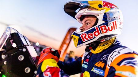 Toby Price von Red Bull KTM Factory Racing ist bereit für das Rennen der Abu Dhabi Desert Challenge 2023.