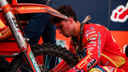 In diesem Rahmen bietet KTM einen erstklassigen READY TO RACE-Service vor Ort an, sowie die Möglichkeit, das neue KTM-Modell 350 EXC-F SIX DAYS zu mieten.