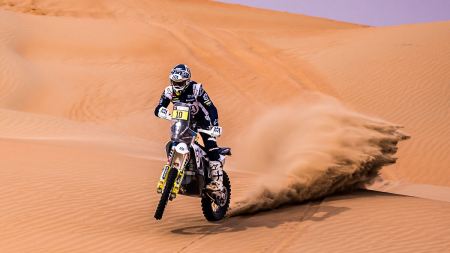 Husqvarna Factory Racing-Pilot Skyler Howes zeigte bei der 2023 Abu Dhabi Desert Challenge erneut eine starke Leistung mit P3.
