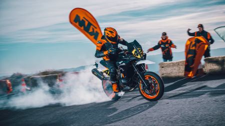 KTM freut sich, die KTM SMT wieder auf den Markt zu bringen, und das ohne Kompromisse.
