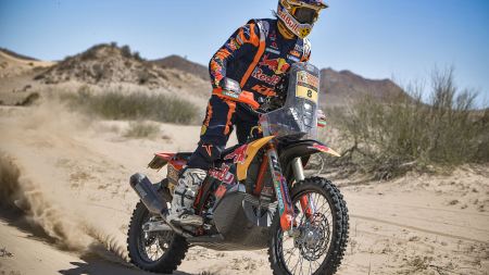 Toby Price von Red Bull KTM Factory Racing stürmte an einem leicht unterbrochenen vierten Tag der Sonora Rallye an die Spitze.