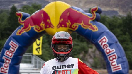 Der Jugend-Enduro Staatsmeister 2022 Valentino Hutter startet heute bei dem Red Bull Erzbergrodeo aus der ersten Startreihe.