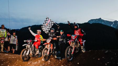 Paul Seyr von KTM Braumandl holt sich den diesjährigen Sieg des Mitas Rocket Rides.
