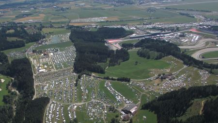 Camping PINK steht für ein Camping-Erlebnis für Motorsportfreunde auf höchstem Niveau – bestmögliches Service inklusive. MR geprüft übrigens.