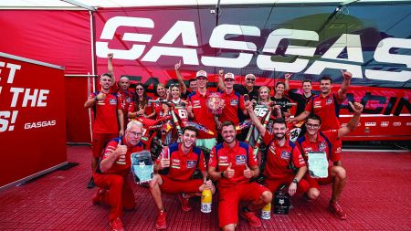 Die Red Bull GASGAS Factory Racing-Mannschaft reagierte auf das wechselhafte Wetter in der Nähe von Helsinki gut und setzte ihre gute Form mit Podiumsplätzen in der MXGP und MX2 fort.