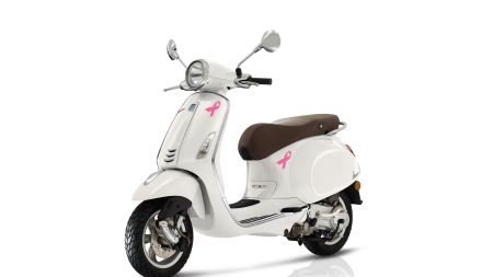 Vespa Österreich setzt Zeichen für die Österreichische Krebshilfe
