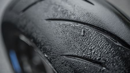 Bridgestone stellt den Battlax Hypersport S23 vor, seinen neuen Hypersport-Motorradreifen für die Straße, der ab Januar 2024 erhältlich sein wird.