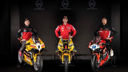Die Panigale 2023 Replicas sind inspiriert von den Lackierungen der Motorräder von Bagnaia, Bautista, Bulega, Martín und Bezzecchi in der MotoGP, WorldSBK und WorldSSP.