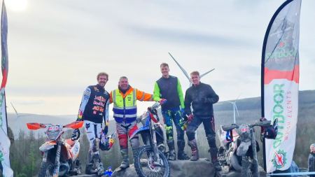 Nach Podiumsplätzen bei der SuperEnduro Serie holt sich Mani Lettenbichler so nebenbei den Sieg bei Valleys Xtreme Enduro in England.