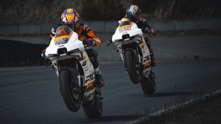 Mit einer streng limitierten Auflage von 100 handgefertigten Bikes setzt die KTM RC 8C 2024 neue Maßstäbe in Sachen Leistung – READY TO RACE mit Grand Prix-reifer Performance.