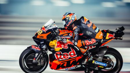 Die MotoGP kehrte für die erste von 21 Runden im Jahr 2024 auf den Lusail International Circuit zurück und Red Bull KTM Factory Racing nahm den Grand Prix von Katar mit großem Ehrgeiz in Angriff. 