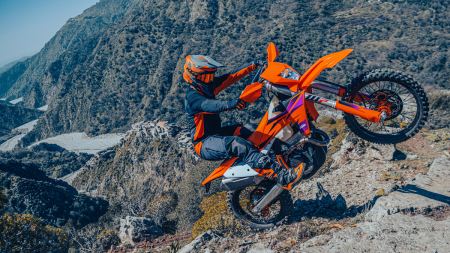 KTM MOTORSPORTFÖRDERUNG 2024 mit Unterstützung für aktive Sportfahrer in der Saison 2024 in Form von Ersatzteilgutscheinen und Neumotorradrabatten im Gesamtwert von rund 30.000,- €.