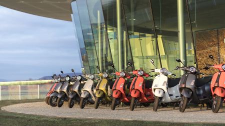 Seit genau 60 Jahren verbreitet die ikonische Vespa durch die Arbeit des Generalimporteurs Faber eine wohltuende Portion italienisches Lebensgefühl auf Österreichs Straßen. 