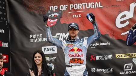 Josep Garcia von Red Bull KTM Factory Racing hat seine 2024 FIM EnduroGP World Championship Kampagne mit einem Sieg in der ersten Runde in Fafe, Portugal, begonnen.