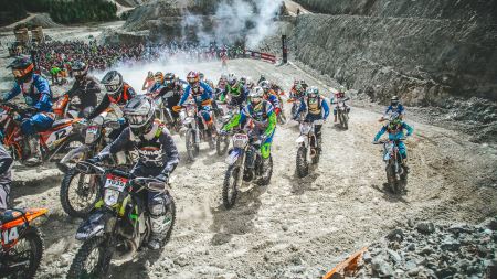 Der Enduro-Klassiker Aspang Race ist ein Fixtermin in jeden Rennkalender - für Frauen ist die Teilnahme sogar kostenlos!