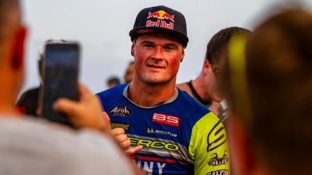 Seit er 2012 mit nur 16 Jahren (!) die legendäre Roof-of-Africa gewann und 2013 erstmals das Ziel des Red Bull Erzbergrodeo erreichte, gehört Wade Young zur Weltspitze im Extreme Enduro Sport.