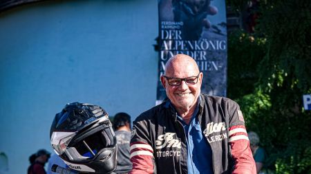 Die Biker-Fahrt mit Wolfgang Böck zu den Schloss-Spielen Kobersdorf hat Tradition, sie geht dieses Jahr in die 19. Runde. 