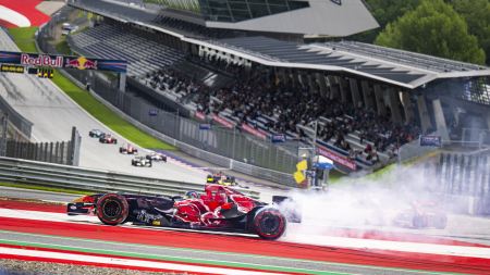 Legendäre Formel-1-Autos, Kult-Boliden der Filmgeschichte und historischer Motorsport vom Feinsten lockten 15.000 Zuschauer am Vatertagswochenende ins steirische Murtal. 