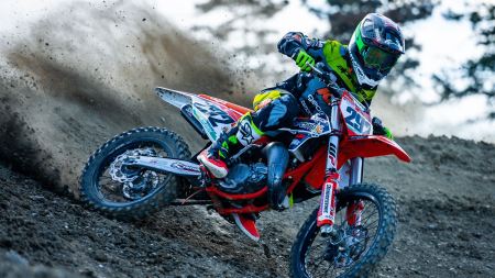 Regenwetter empfing diesmal die qualifizierten EMX 85 Piloten zum Semifinale der Gruppen SW und SE im Rumänischen Zarnesti.
