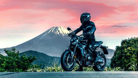 Mit der ersten MT-09 hat Yamaha das Regelwerk für Naked-Bikes der mittleren Hubraumklasse  vollkommen neu geschrieben.