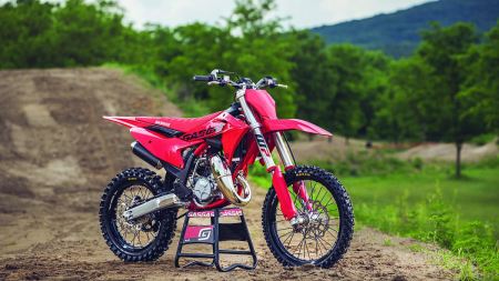 GASGAS stellt einmal mehr sein Können unter Beweis, wenn es darum geht, leistungsstarke 2-Takt-Dirtbikes zu bauen.