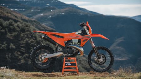 Nicht nur, dass es ab diesem Jahr eine neue 2-Zylinder Wertung gibt, kann man auch eine neue KTM 300 EXC gewinnen - Teilnahme somit mehr als lohnend!