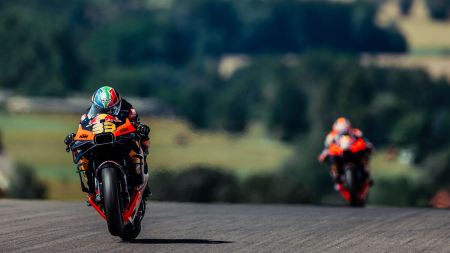 Brad Binder fährt auf der engen 13-Kurven-Strecke gegen den Uhrzeigersinn in die Top Acht,  Jack Miller wird 11. und verbessert sich um fünf Positionen.