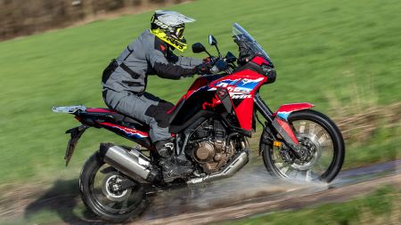 Mit dem Vormarsch der Adventure-Motorräder erfreut sich auch das Trail-Fahren steigender Beliebtheit - Bridgestone liefert den idealen Reifen dazu.