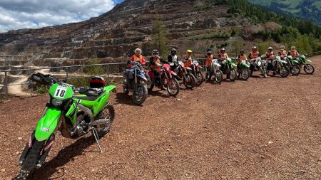 Mit Kawasaki Offroad Experience bietet Joe Lechner eine spezielle Enduro Einsteiger Tour mit Basic Trainings am Erzberg an.
