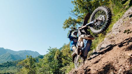 Nach einem intensiven Fahrtag zwischen den fünf besten Gold-Fahrern ging Mario Roman (ESP, Sherco) mit den schnellsten Zeiten des Tages als Sieger hervor.