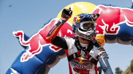 Die härtesten Red Bull Romaniacs aller Zeiten fanden heute mit Mani Lettenbichlers fünftem Sieg in Folge einen packenden Abschluss.