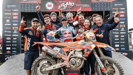 Josep Garcia von Red Bull KTM Factory Racing beendete die vorletzte Runde der FIM EnduroGP-Weltmeisterschaft in Wales mit einem Sieg in den beiden Kategorien EnduroGP und Enduro1 am zweiten Tag.