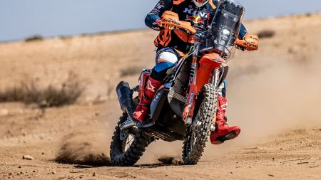 Tobi Ebster fährt erstmals unter dem Zelt vom Bas World Racing Team und ist perfekt vorbereitet - Sonntag fällt der Startschuss!