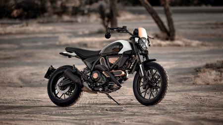 Eine auf 500 nummerierte Exemplare limitierte Maschine, die in Zusammenarbeit mit Rizoma entworfen wurde, um das 10-jährige Jubiläum der Neuauflage der Ducati Scrambler zu feiern.