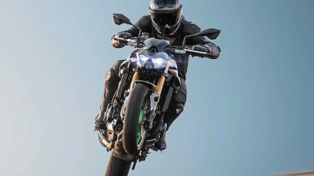 Die mit Spannung erwartete Z900 von Kawasaki kam pünktlich, wie es nur ein japanischer Schnellzug kann.