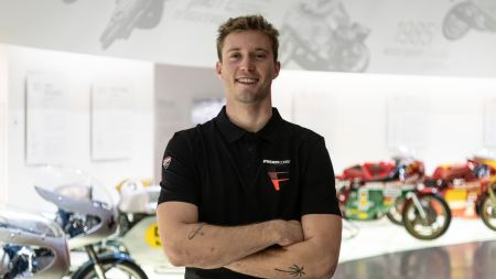 Mattia Guadagnini wird Jeremy Seewers Teamkollege auf der offiziellen Desmo450 MX sein, die der Hersteller aus Borgo Panigale in Zusammenarbeit mit dem Team Maddii Racing in der MXGP-Weltmeisterschaft 2025 einsetzen wird.